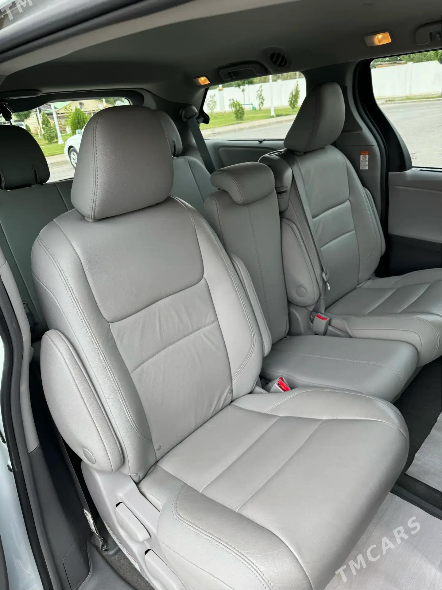 Toyota Sienna 2018 - 480 000 TMT - Гарадамак - img 5