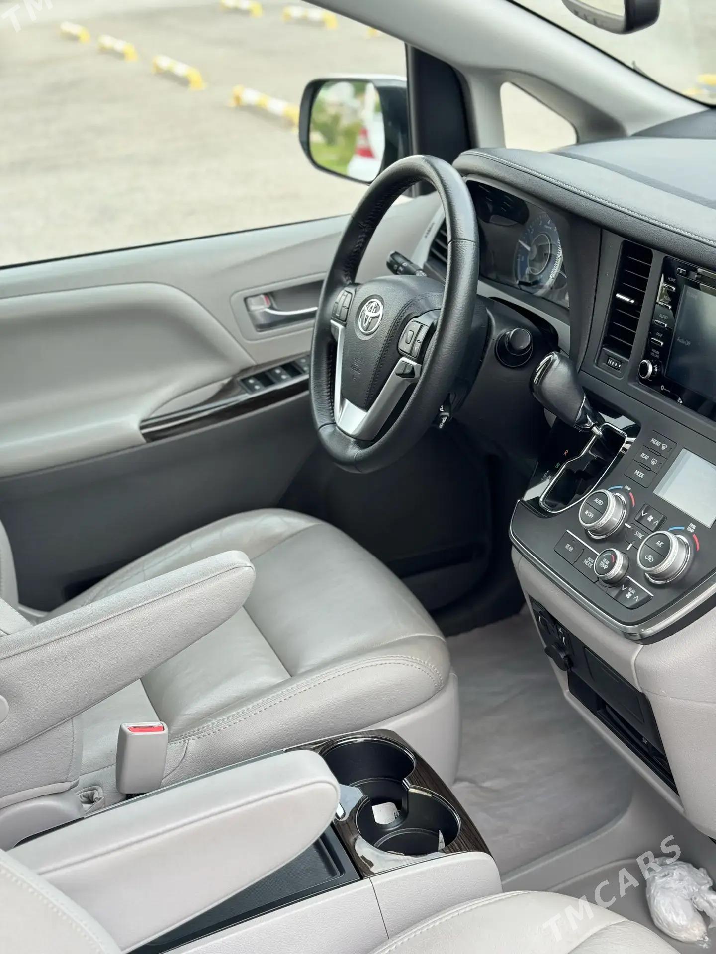 Toyota Sienna 2018 - 480 000 TMT - Гарадамак - img 4