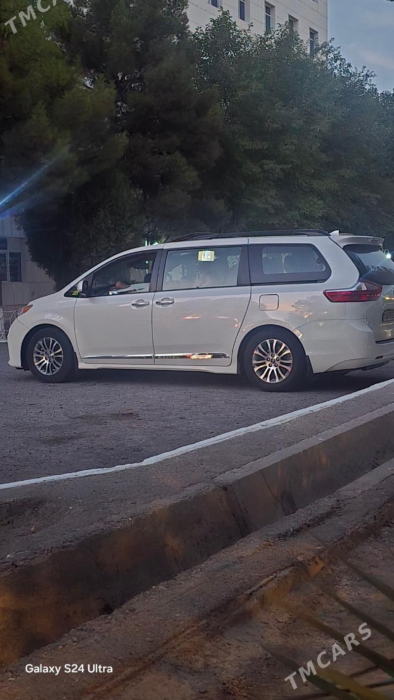 Toyota Sienna 2018 - 480 000 TMT - Гарадамак - img 2