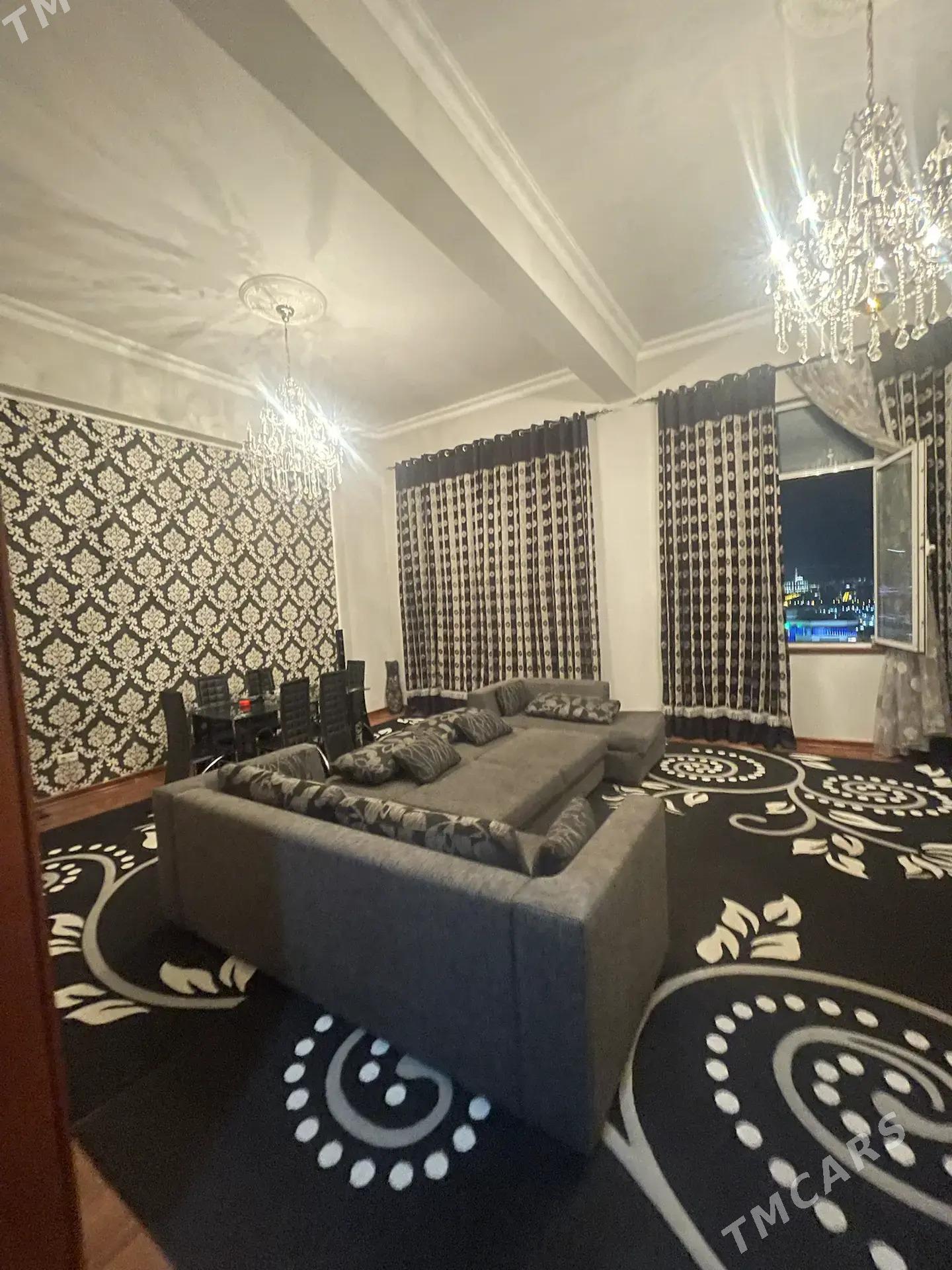 Maskowski Berkararyň gapdaly - ТРЦ "Беркарар" - img 2