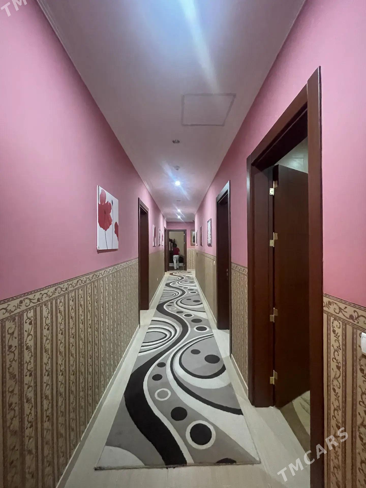 Maskowski Berkararyň gapdaly - ТРЦ "Беркарар" - img 5