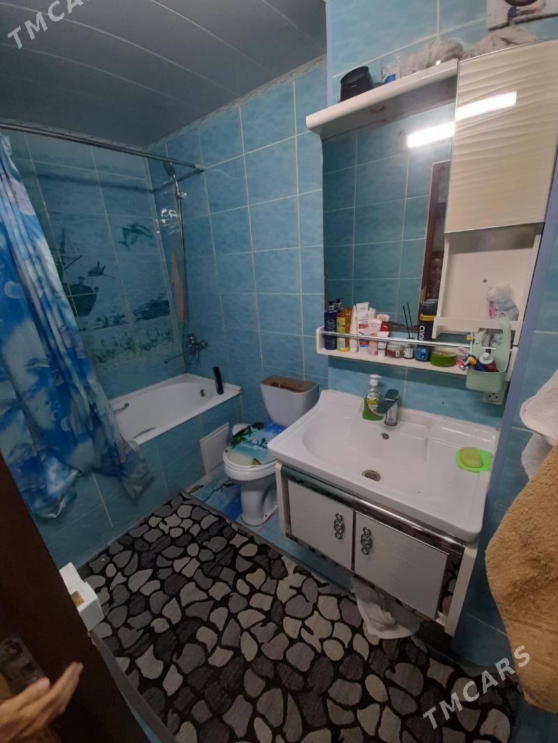 Микрорайон3 этаж3 ком. - Туркменбаши - img 2