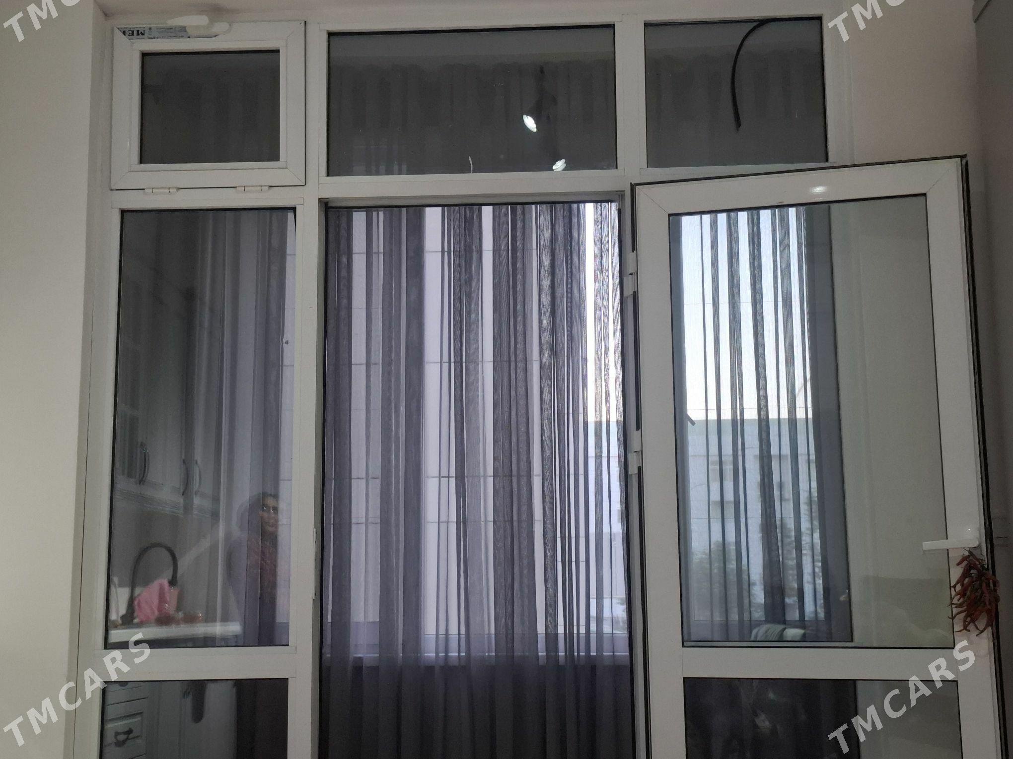 Ayna gapy - Kim raýon - img 2