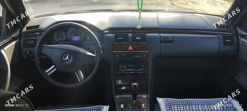 Mercedes-Benz E320 2000 - 135 000 TMT - Mary - img 5