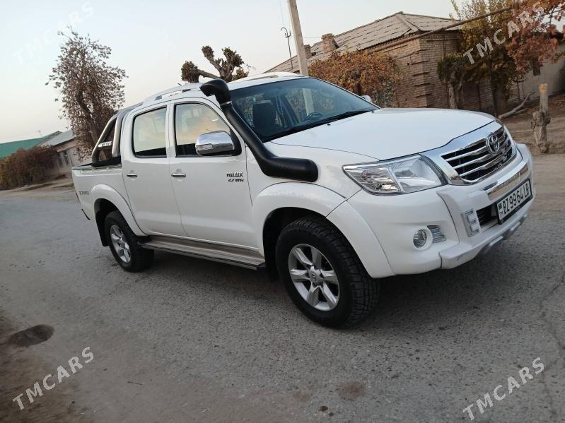 Toyota Hilux 2013 - 400 000 TMT - Saýat - img 6