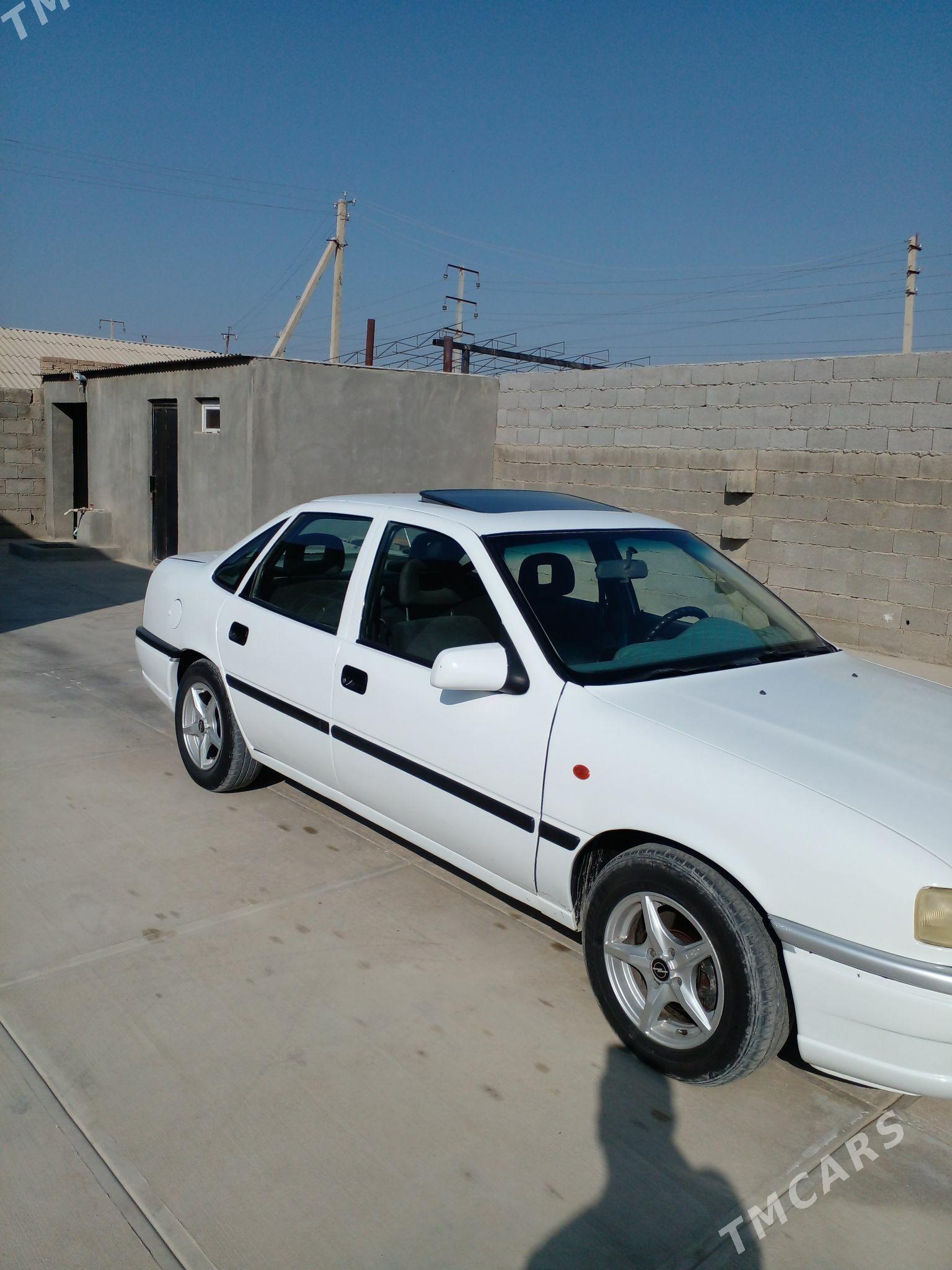 Opel Vectra 1993 - 45 000 TMT - Бахарден - img 1