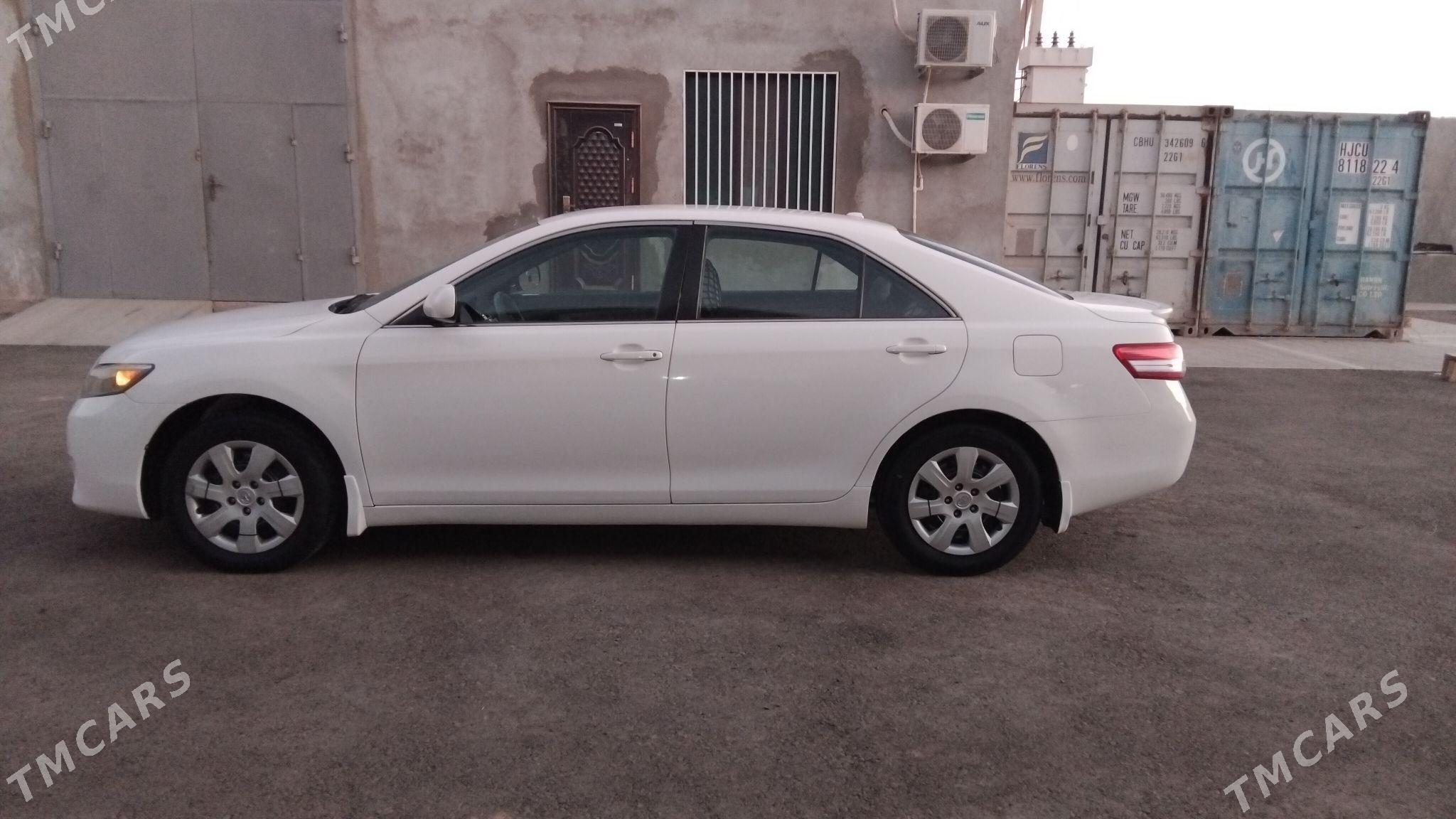 Toyota Camry 2010 - 150 000 TMT - Теджен - img 9