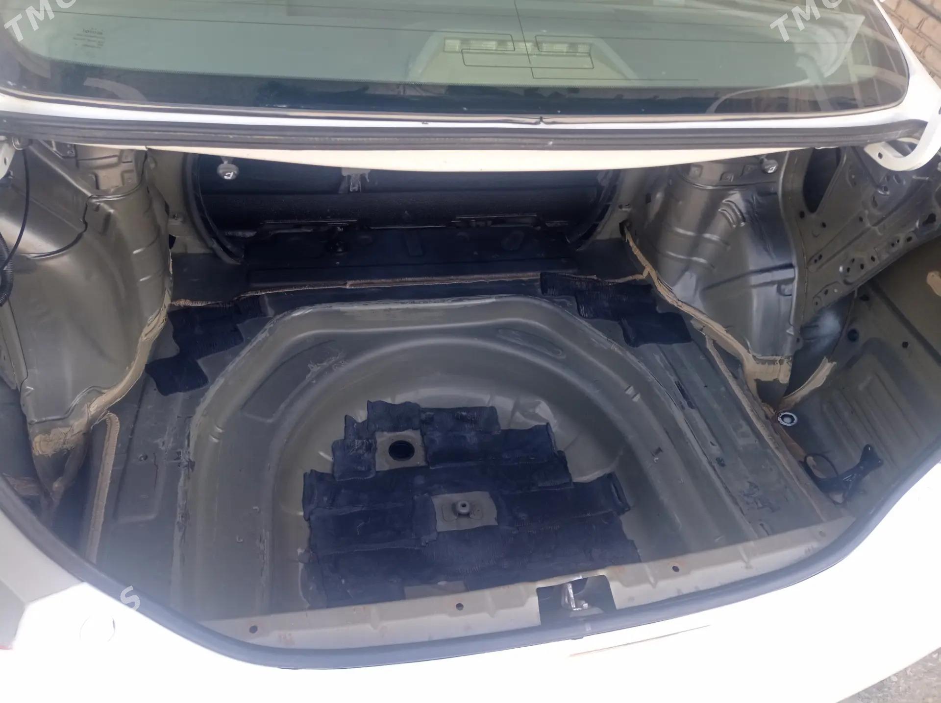 Toyota Camry 2011 - 190 000 TMT - Мары - img 7