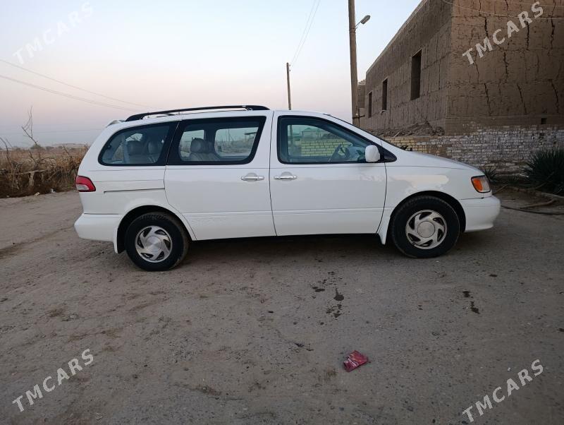 Toyota Sienna 2002 - 170 000 TMT - Halaç - img 8