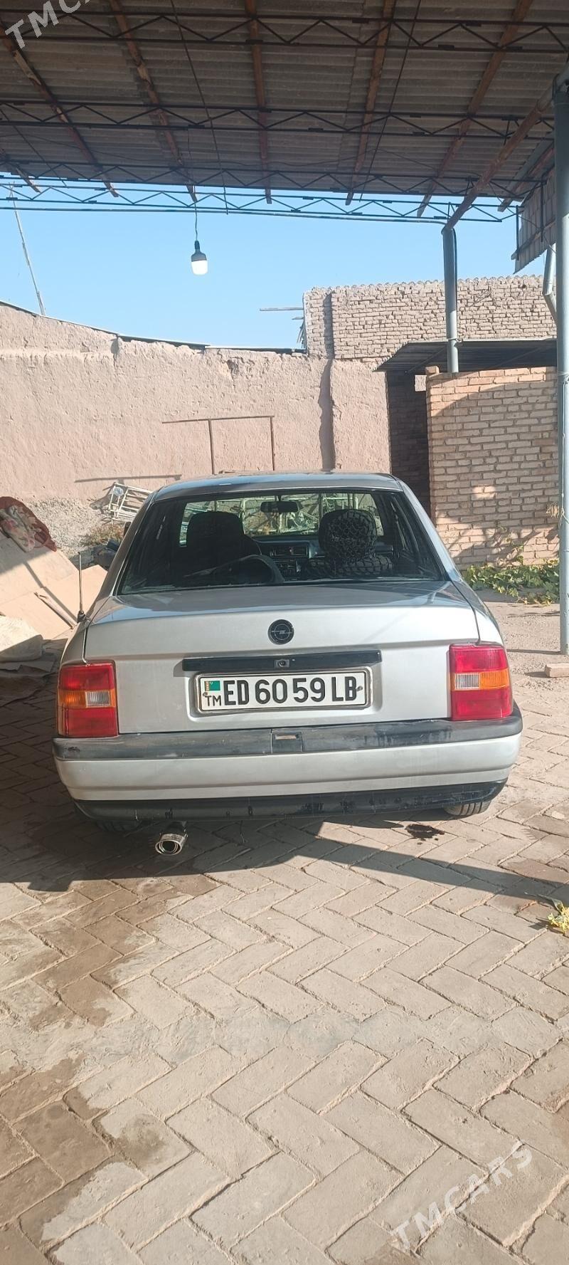 Opel Vectra 1992 - 38 000 TMT - Халач - img 3