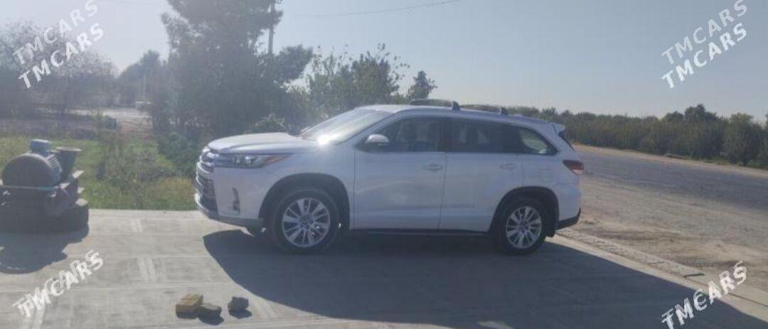 Toyota Highlander 2017 - 420 000 TMT - Туркменабат - img 1