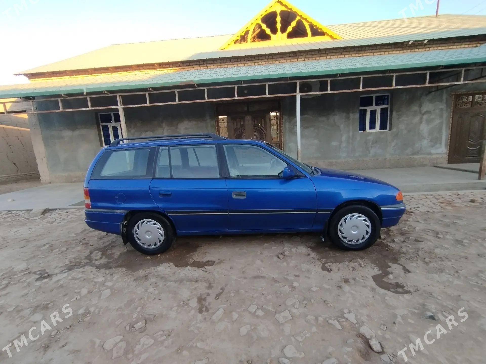 Opel Astra 1992 - 30 000 TMT - Гурбансолтан Едже - img 1