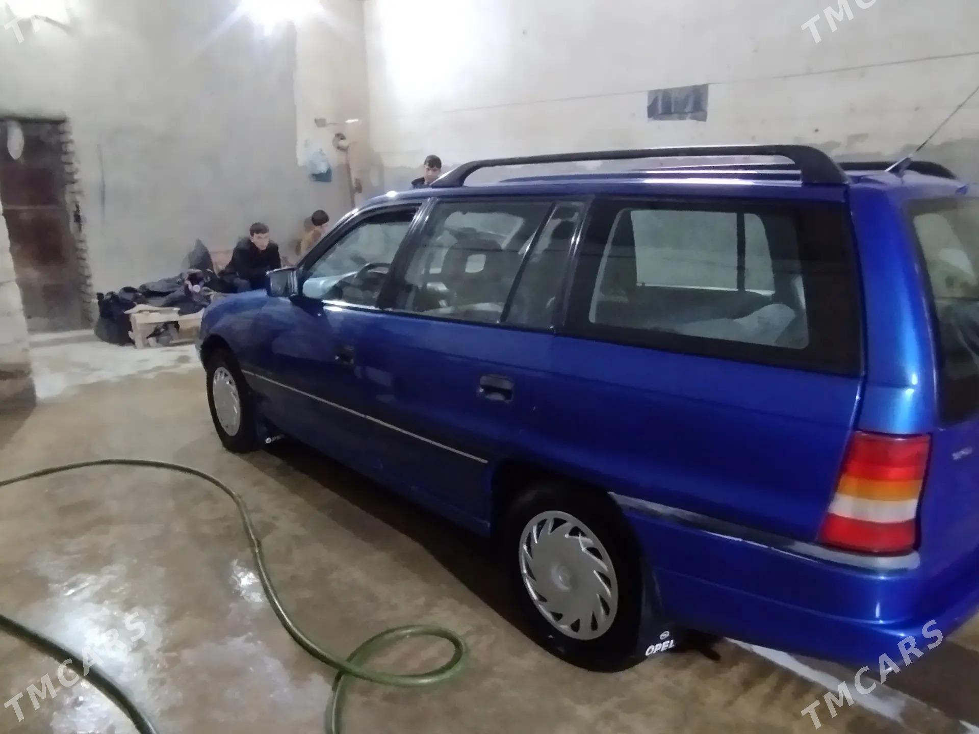 Opel Astra 1992 - 30 000 TMT - Гурбансолтан Едже - img 4