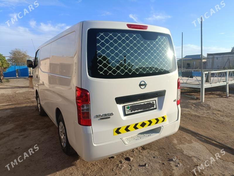 Nissan Urvan 2020 - 350 000 TMT - Darganata - img 4