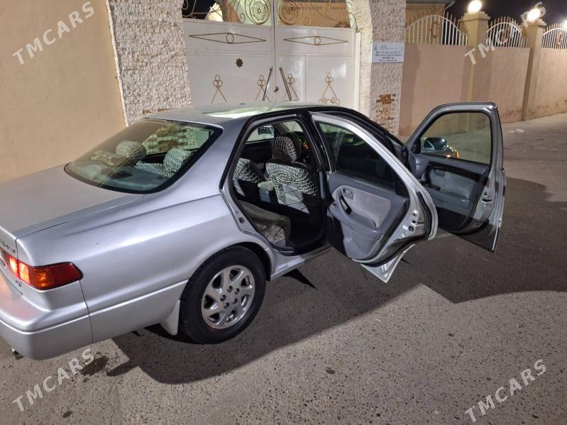 Toyota Camry 2001 - 140 000 TMT - Мары - img 1