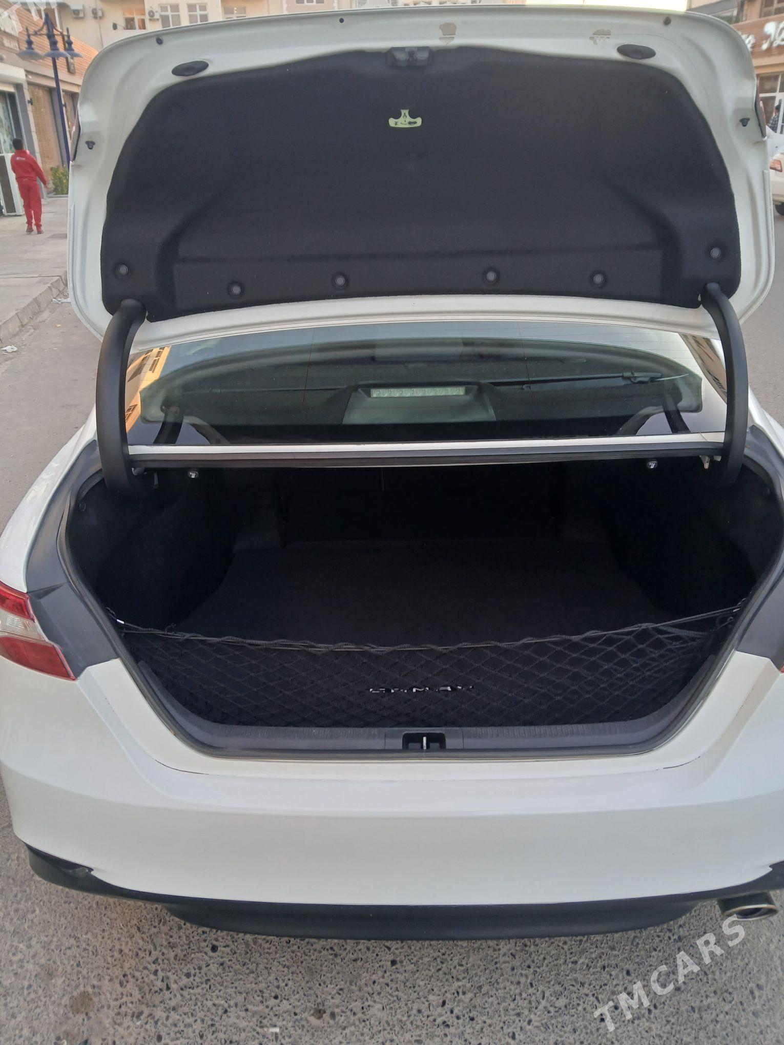 Toyota Camry 2019 - 248 000 TMT - Мары - img 7