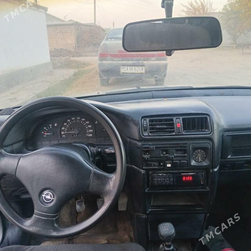 Opel Vectra 1993 - 19 000 TMT - Достлук - img 4