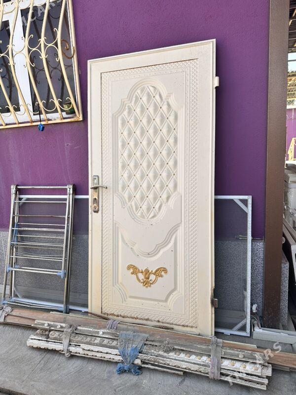 demir gapy - Хазар - img 1