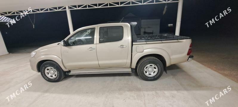Toyota Hilux 2012 - 350 000 TMT - Esenguly - img 1