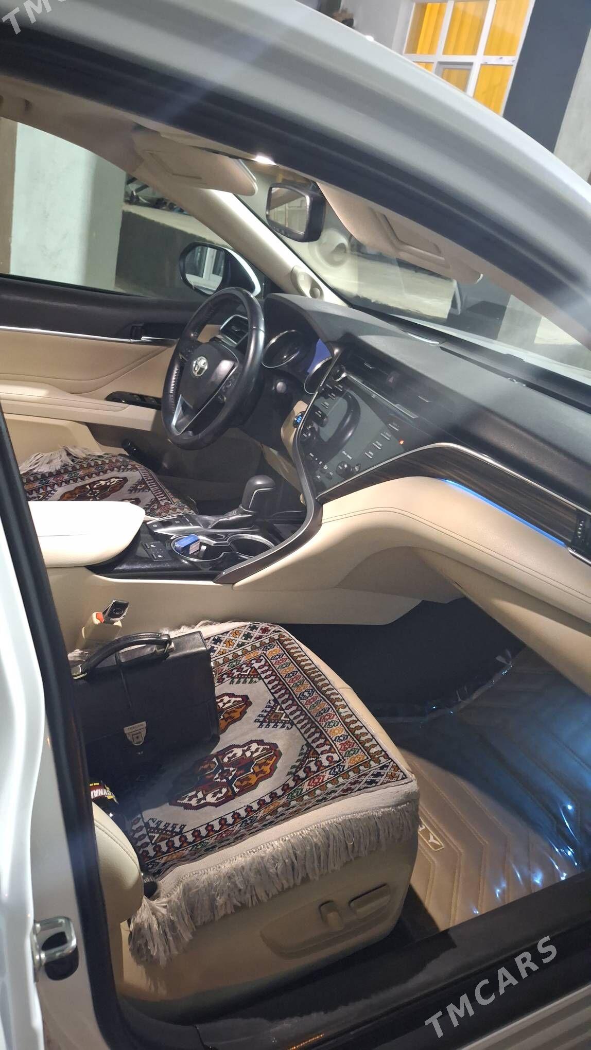 Toyota Camry 2018 - 380 000 TMT - Aşgabat - img 9