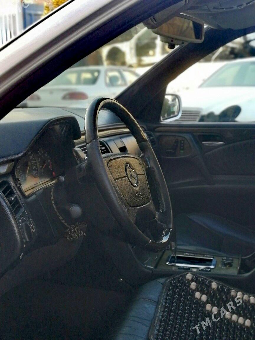 Mercedes-Benz E320 1997 - 84 000 TMT - Туркменбаши - img 7