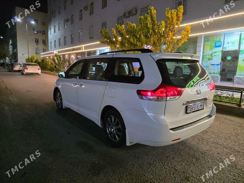 Toyota Sienna 2010 - 300 000 TMT - Мары - img 3