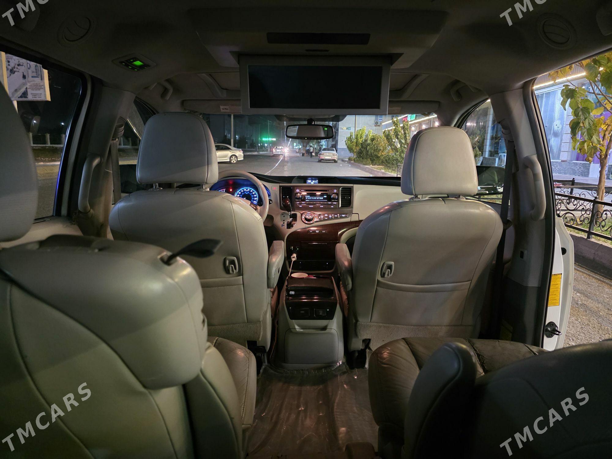 Toyota Sienna 2010 - 300 000 TMT - Мары - img 6