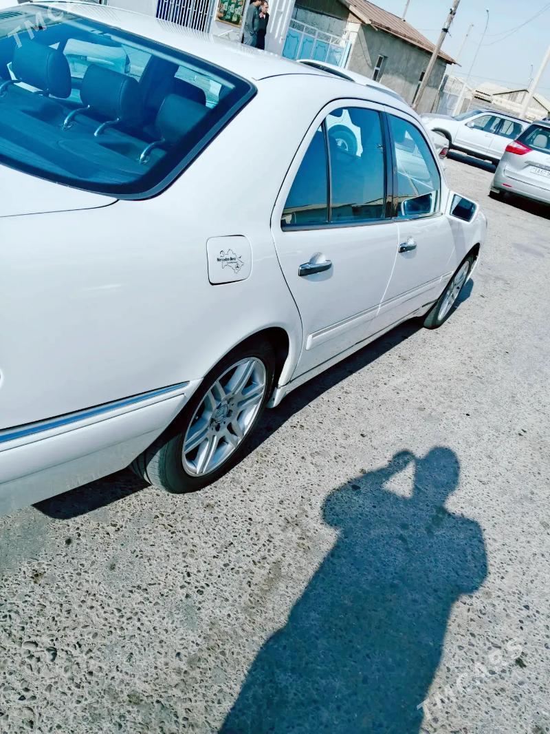 Mercedes-Benz E320 2001 - 110 000 TMT - Gyzylarbat - img 2
