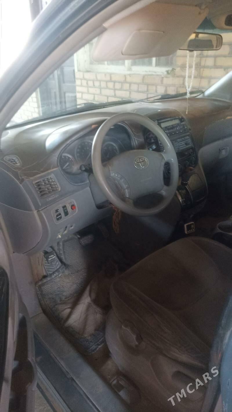 Toyota Sienna 2004 - 190 000 TMT - Туркменгала - img 4