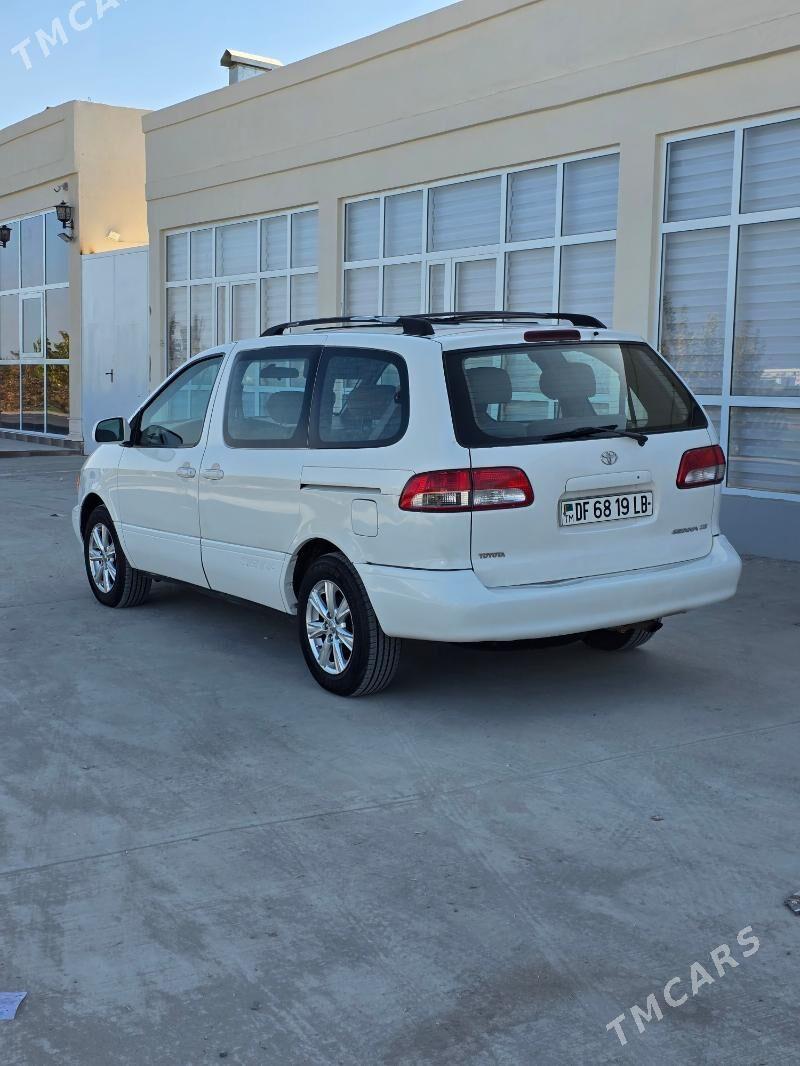 Toyota Sienna 2003 - 200 000 TMT - Фарап - img 3