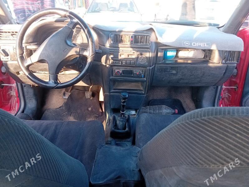 Opel Vectra 1990 - 30 000 TMT - Гурбансолтан Едже - img 2