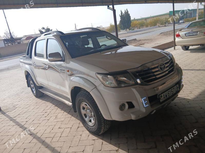 Toyota Hilux 2012 - 330 000 TMT - Халач - img 2