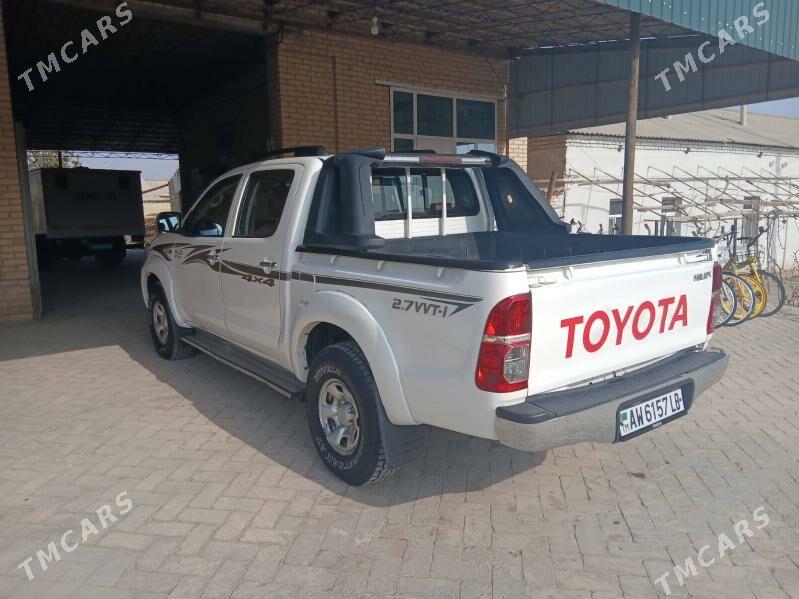 Toyota Hilux 2012 - 330 000 TMT - Халач - img 5
