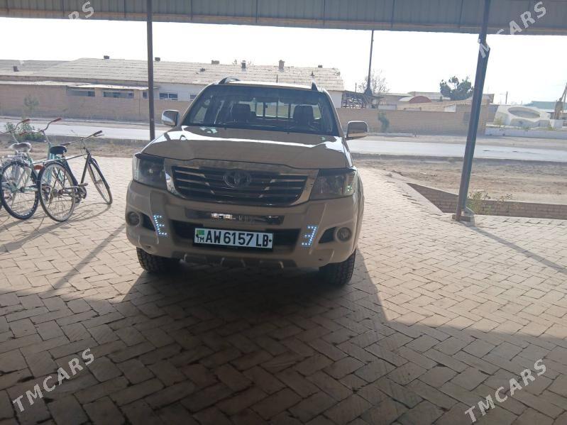 Toyota Hilux 2012 - 330 000 TMT - Халач - img 3