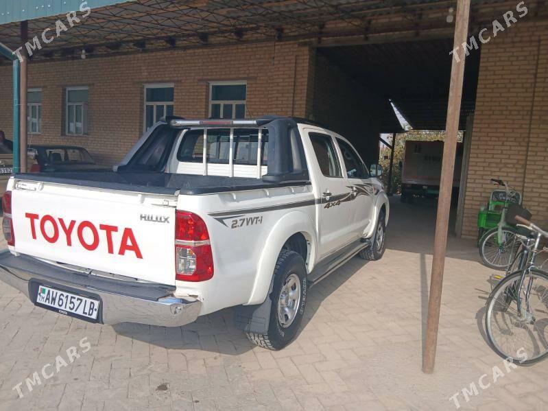 Toyota Hilux 2012 - 330 000 TMT - Халач - img 4