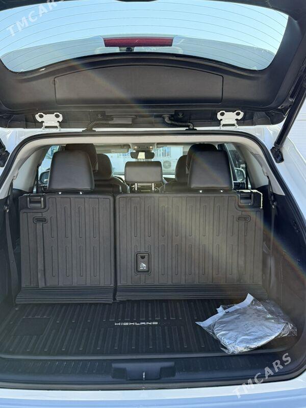 Toyota Highlander 2021 - 570 000 TMT - Торговый центр "15 лет Независимости" - img 4