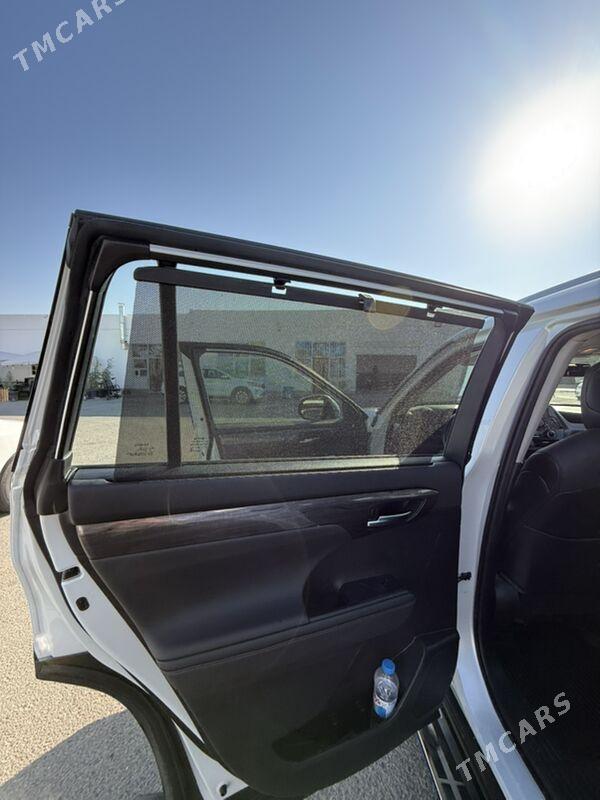 Toyota Highlander 2021 - 570 000 TMT - Торговый центр "15 лет Независимости" - img 2