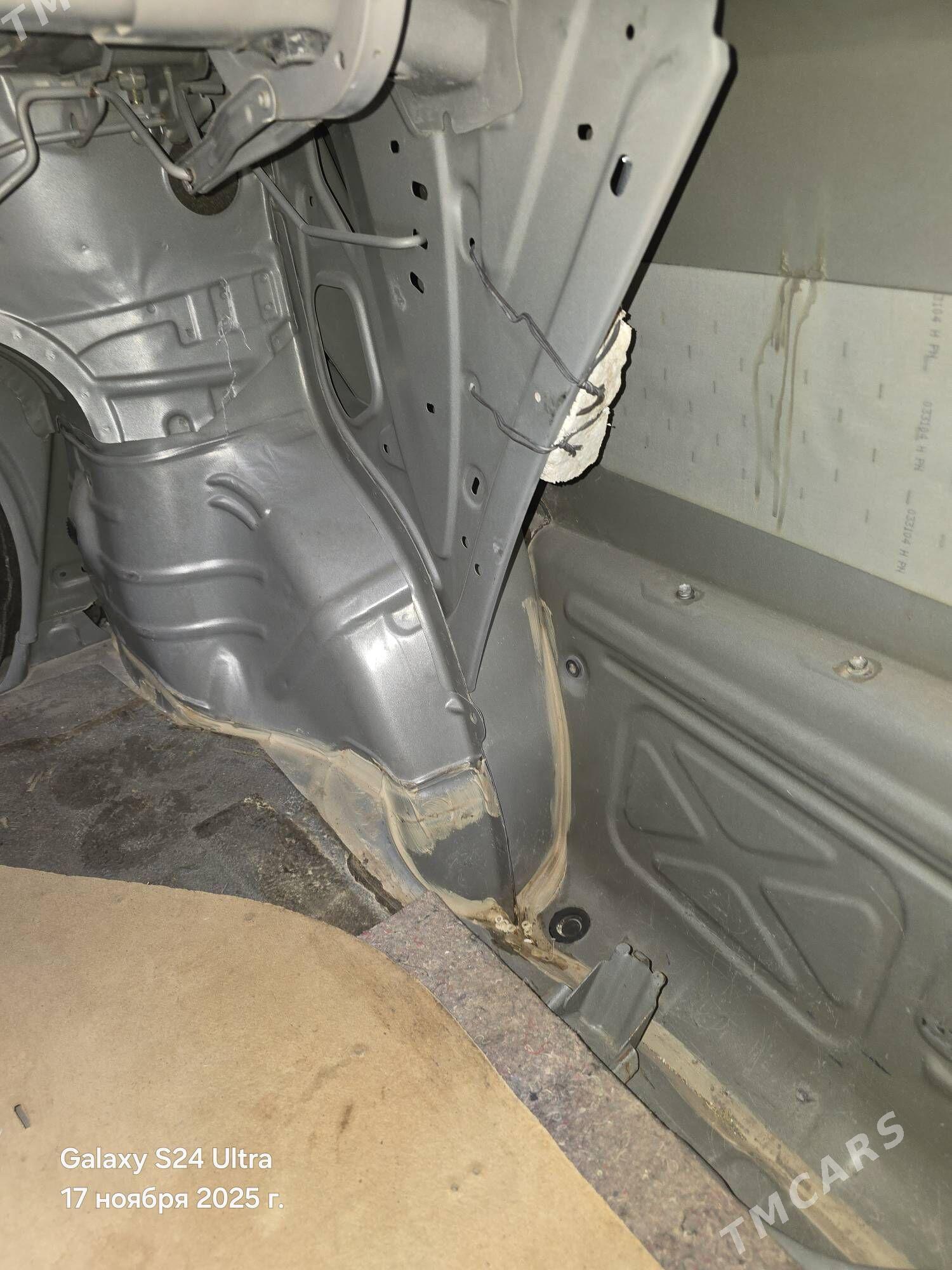 Toyota Camry 2004 - 195 000 TMT - Кёнеургенч - img 7