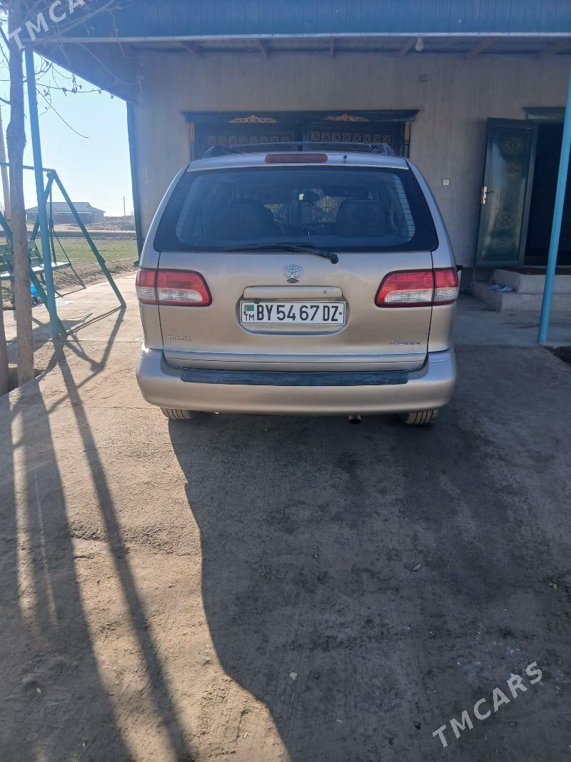 Toyota Sienna 2002 - 200 000 TMT - Кёнеургенч - img 3