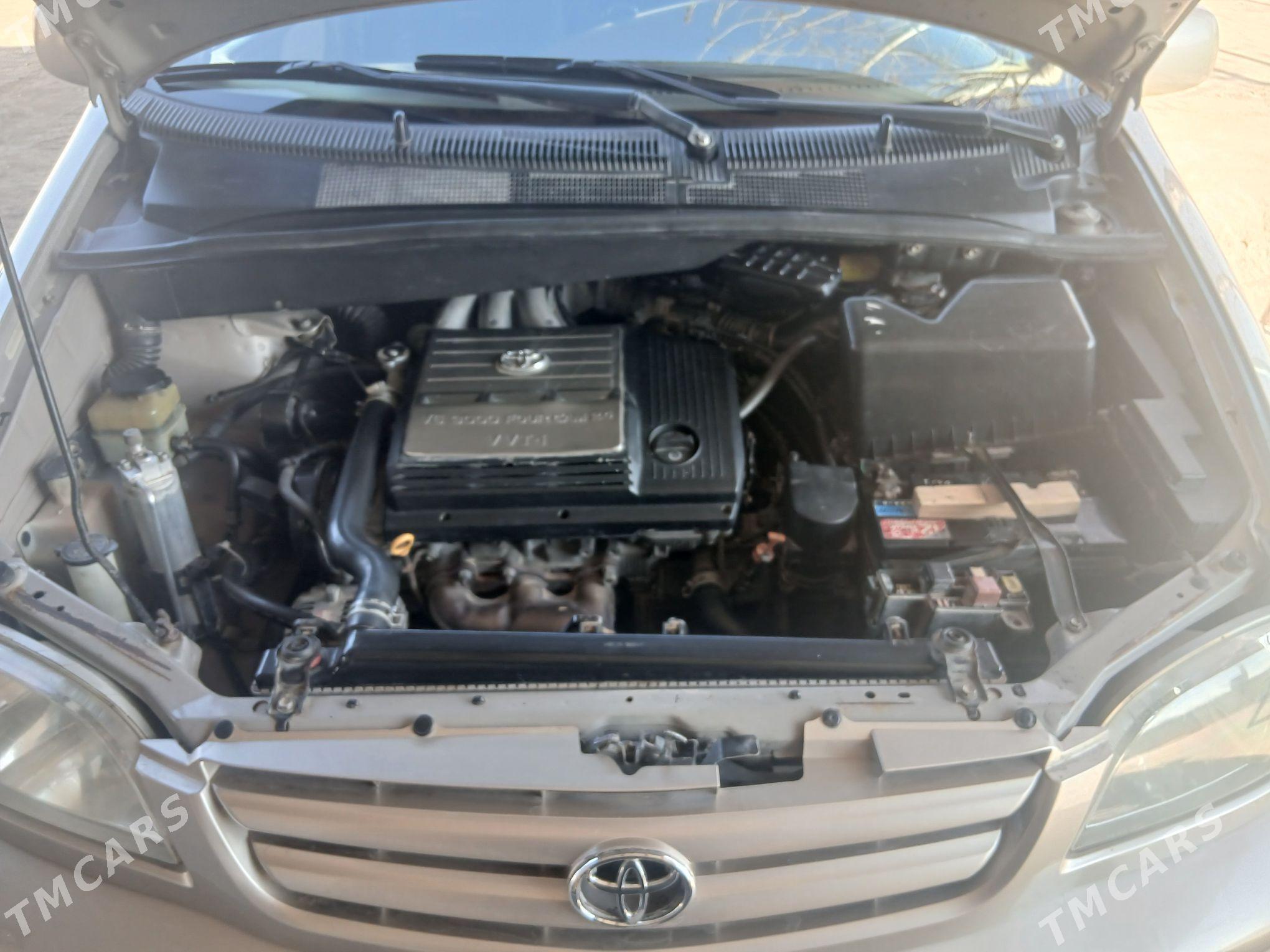 Toyota Sienna 2002 - 200 000 TMT - Кёнеургенч - img 2