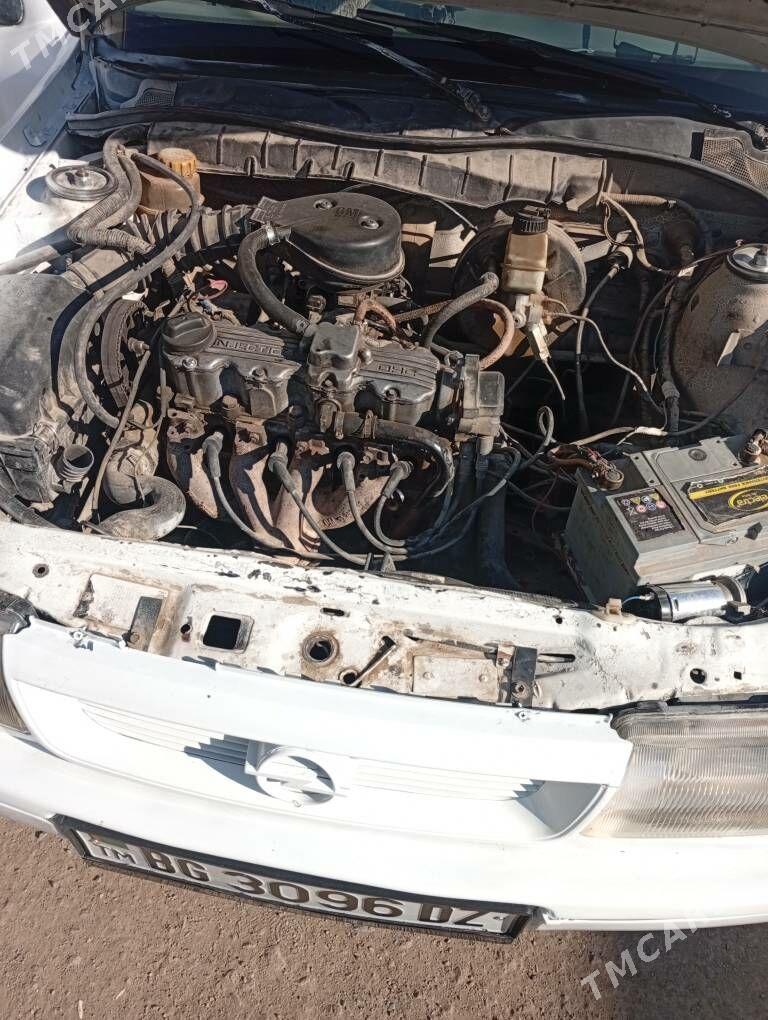 Opel Vectra 1989 - 40 000 TMT - Гурбансолтан Едже - img 5