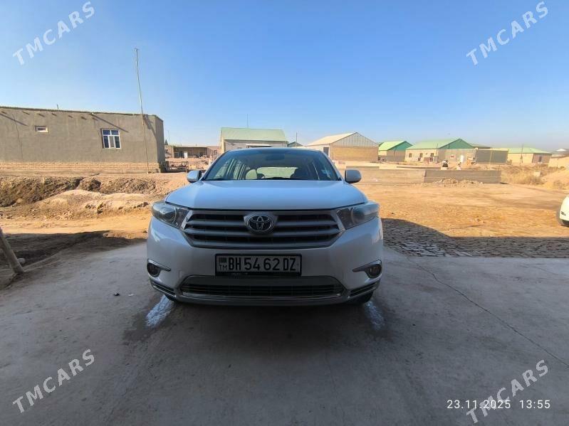 Toyota Highlander 2012 - 340 000 TMT - Гурбансолтан Едже - img 4