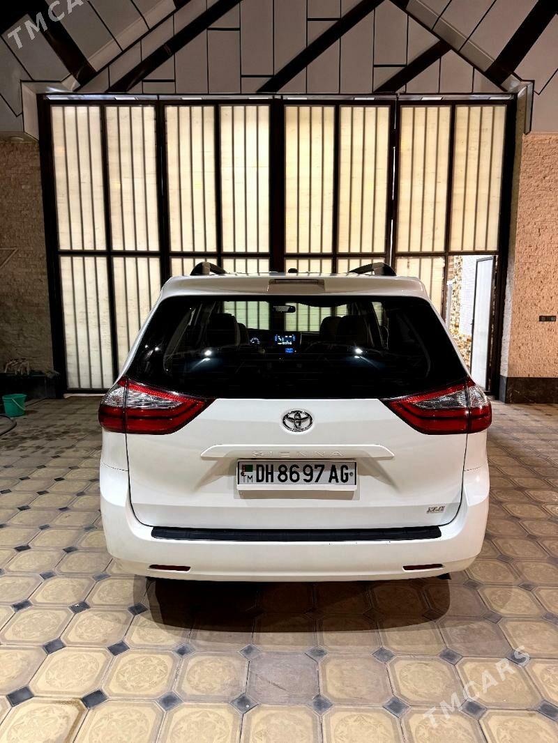 Toyota Sienna 2017 - 425 000 TMT - Багир - img 3