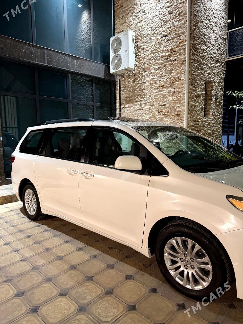 Toyota Sienna 2017 - 425 000 TMT - Багир - img 4