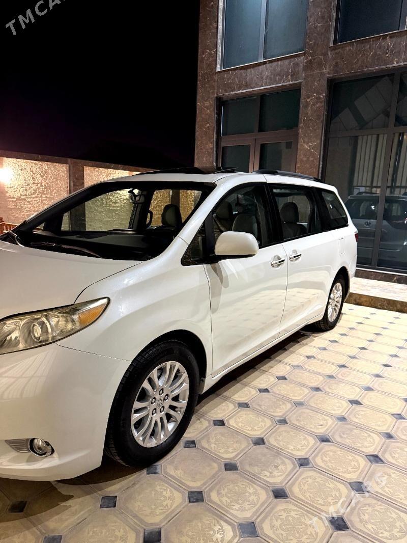 Toyota Sienna 2017 - 425 000 TMT - Багир - img 2