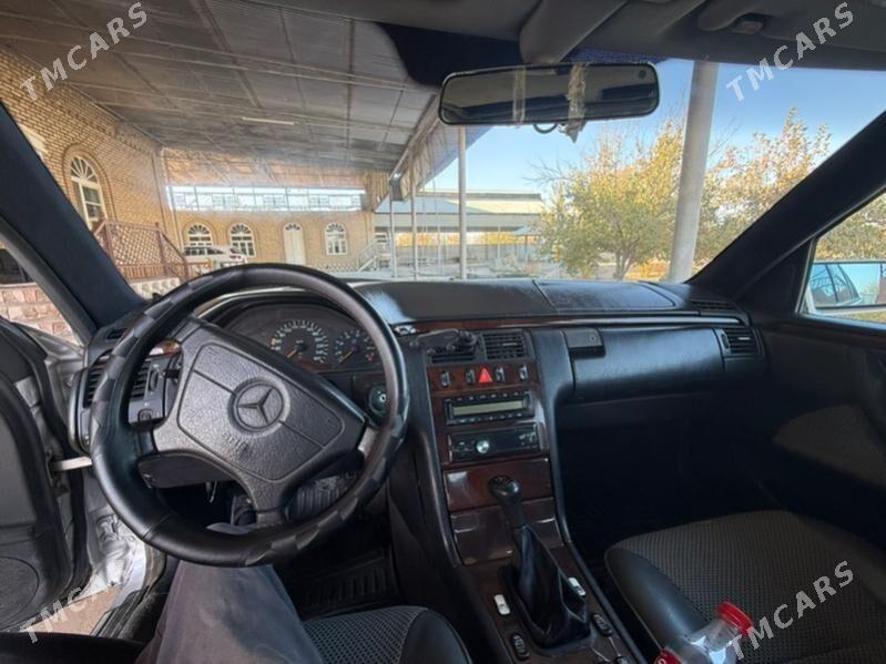 Mercedes-Benz E320 1996 - 72 000 TMT - Mary - img 3