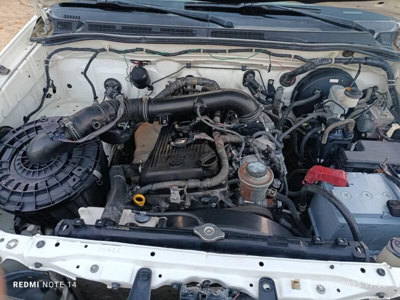 Toyota Hilux 2011 - 285 000 TMT - Бахарден - img 9