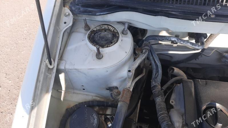 Toyota Corolla 2004 - 100 000 TMT - Дашогуз - img 4