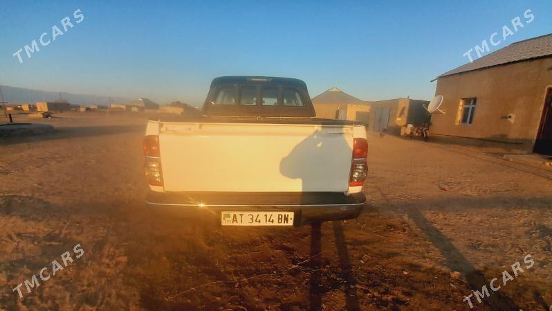 Toyota Hilux 2009 - 320 000 TMT - Балканабат - img 9