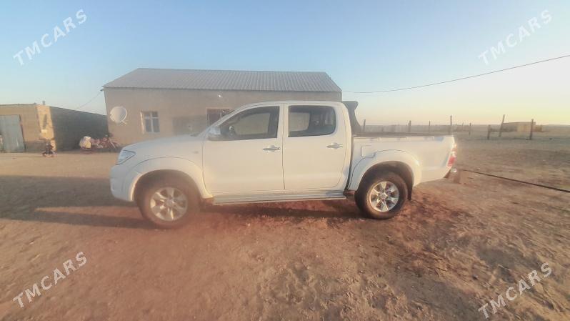 Toyota Hilux 2009 - 320 000 TMT - Балканабат - img 7